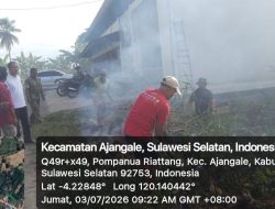 Koramil 1407-01/Ajangale Dan Warga Gelar Kerja Bakti Bersihkan Lingkungan Di Pompanua Riattang
