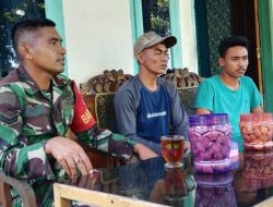 Bangun Komunikasi Dan Kebersamaan, Babinsa Salomekko Kodim 1407/Bone Aktif Sambangi Warga Desa Ulubalang