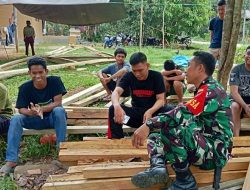 Dekat Dengan Rakyat, Babinsa Koramil 1407-10/Ponre Pererat Silaturahmi Melalui Komsos Bersama Warga Desa Poleonro