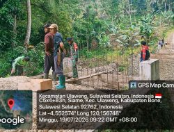 Babinsa Koramil 1407-21/Palakka Bantu Warga Cor Pondasi Jembatan Demi Kelancaran Akses