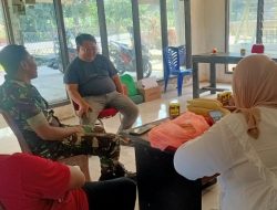 Babinsa Ulaweng Kodim 1407/Bone Tingkatkan Kedekatan Dengan Pemerintah Desa Melalui Kegiatan Komsos