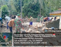 Anggota Koramil 1407-21/Palakka Bersama Warga Lanjutkan Pembangunan Fondasi Jembatan Desa Siame