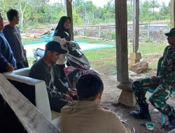 Babinsa Koramil Ponre Kodim 1407/Bone Perkuat Pembinaan Wilayah Melalui Komsos Bersama Pemuda