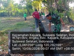 Babinsa Koramil 1407-18/Kajuara Bersama Mahasiswa KKN dan Masyarakat Gelar Karya Bakti
