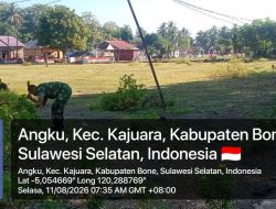 Babinsa Kodim Bone Koramil 1407-18/Kajuara Bersama Warga Laksanakan Karya Bakti Bersihkan Lingkungan