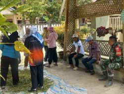 Babinsa Koramil 19/Kahu Kodim 1407/Bone Laksanakan Komsos Bersama PPL & Kelompok Tani