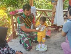 Babinsa Koramil 13/Sibulue Kodim 1407/Bone Turut Dampingi Posyandu, Dorong Kesadaran Kesehatan Warga