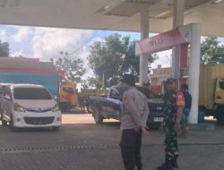 Cegah Gangguan Kamtibmas, Babinsa Koramil Kajuara Kodim 1407/Bone Pantau Dan Amankan SPBU Desa Gona