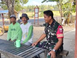 Jalin Komunikasi Secara Berkesinambungan, Babinsa Libureng Perkuat Silaturahmi Dengan Warga Desa Laburasseng