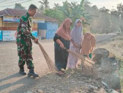 Wujudkan Lingkungan Bersih Dan Nyaman, Babinsa Barebbo Bersama Warga Gelar Kerja Bakti Di Desa Cinnong