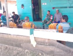Babinsa Koramil Tellusiatinge Kodim 1407/Bone Perkuat Kemanunggalan TNI Dan Rakyat Melalui Komsos