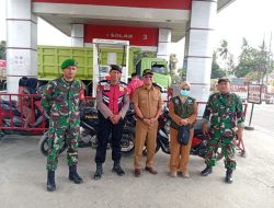 Babinsa Koramil 19/Kahu Kodim 1407/Bone Aktif Laksanakan Pengamanan Di SPBU Desa Labuaja