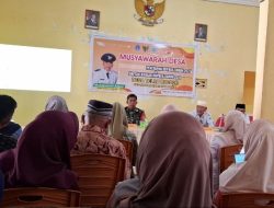 Bersama Membangun Desa, Babinsa Ramil Mare Kodim 1407/Bone Ikut Mengawal Aspirasi Warga Melalui Musdes