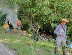 Langkah Nyata Jaga Lingkungan, Babinsa Ramil 21 Palakka Kodim 1407/Bone Dan Warga Bersihkan Jalan Desa