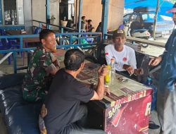 Berbaur Bersama Warga, Babinsa Ramil 1407-18 Kajuara Kodim Bone Rawat Kedekatan Di Desa Abbumpungen