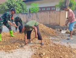 Akses Warga Terganggu, Babinsa Koramil 03/Cenrana Bergerak Benahi Jalan Desa Watu