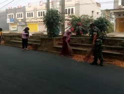 Rawat Lingkungan, Bangun Kebersamaan! Babinsa Tanete Riattang Kodim 1407/Bone Bersihkan Area Terminal