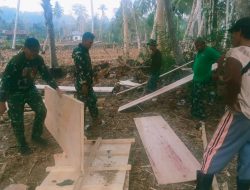 Babinsa Ramil Palakka Kodim 1407/Bone Bersama Warga Gotong Royong Buat Mal Tiang Jembatan Di Desa Siame