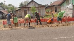 Demi Kebutuhan Air Bersih, Babinsa Mare Kodim 1407/Bone Dan Warga Bahu-Membahu Gali Jalur Pipa