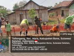 Demi Kebutuhan Air Bersih, Babinsa Mare Kodim 1407/Bone Dan Warga Bahu-Membahu Gali Jalur Pipa