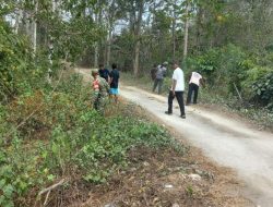 Rawat Akses Petani, Babinsa Ramil 10 Ponre Kodim 1407/Bone Turun Langsung Bersihkan Jalan Usaha Tani
