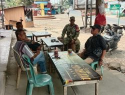 Melalui Komsos, Babinsa Koramil 17/SalomekkoKodim 1407/Bone  Edukasi Warga Tentang Penerimaan Prajurit TNI AD