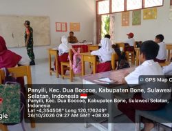 Membangun Kedekatan Lewat Pendidikan, Babinsa Koramil 1407-02/Dua Boccoe Berinteraksi Dengan Siswa SDN 6/81 Di Panyili